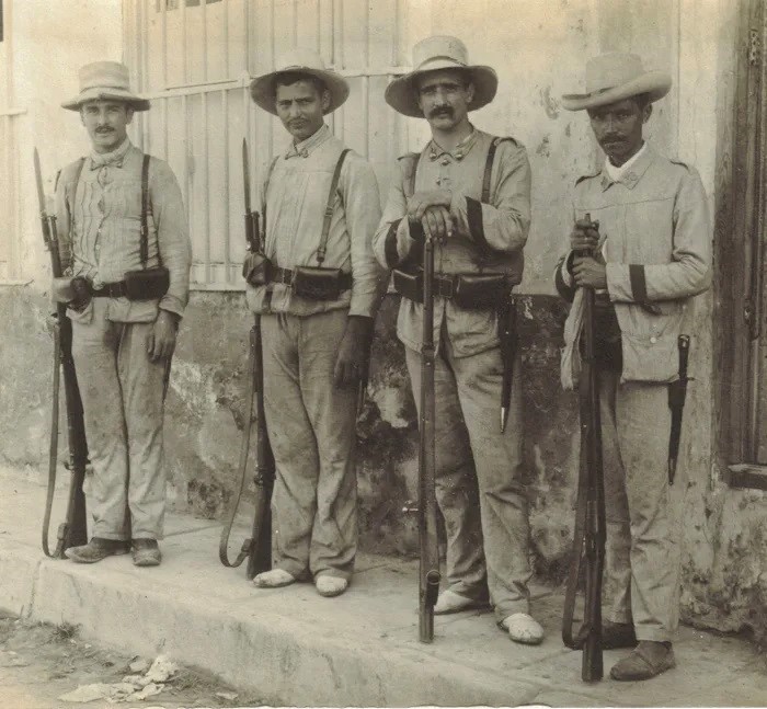 Cuba 1898 Spanish soldiers-ed (2).jpg