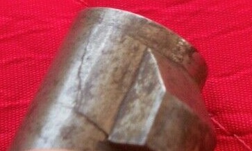 a cracked bolt-3.jpg