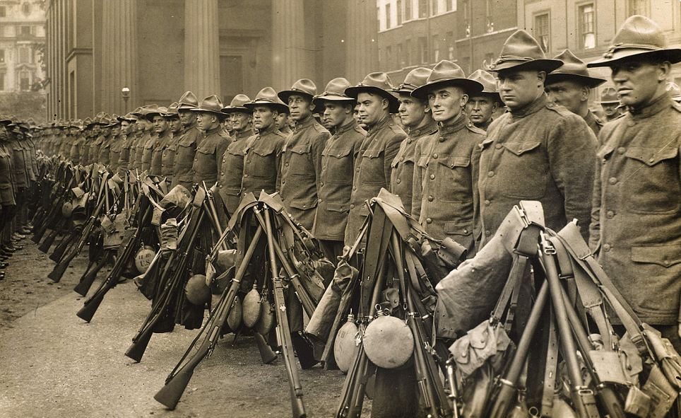 us-soldiers-london with krags.jpg