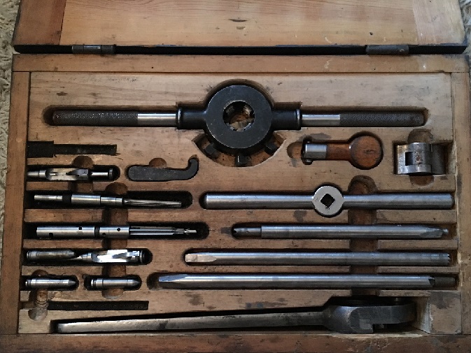 Krag-Bossemakerkasse - arsenal tool sets.jpg
