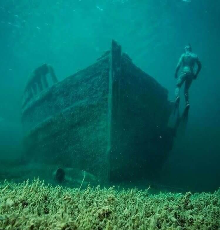 HMS Ontario 1780 wreck.jpg