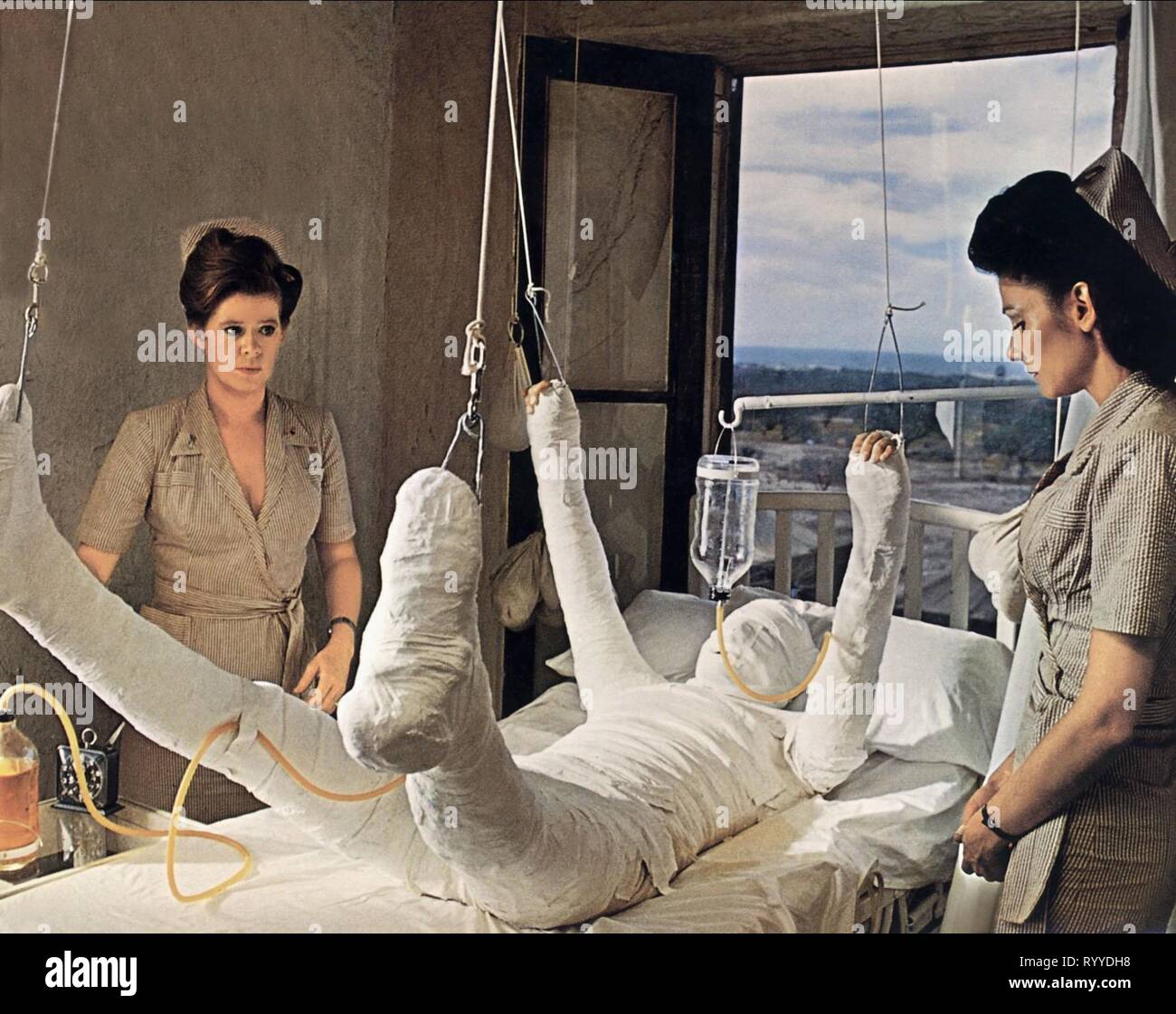 bandaged-man-in-hospital-catch-22-1970-RYYDH8.jpg